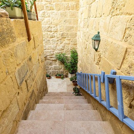 Historic Hideaways - 900 Year Old Converted Studios Виктория Екстериор снимка
