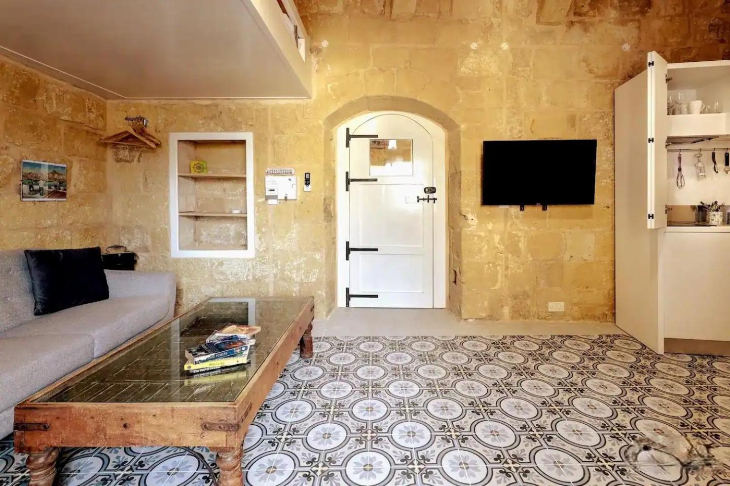 Historic Hideaways - 900 Year Old Converted Studios Виктория Екстериор снимка