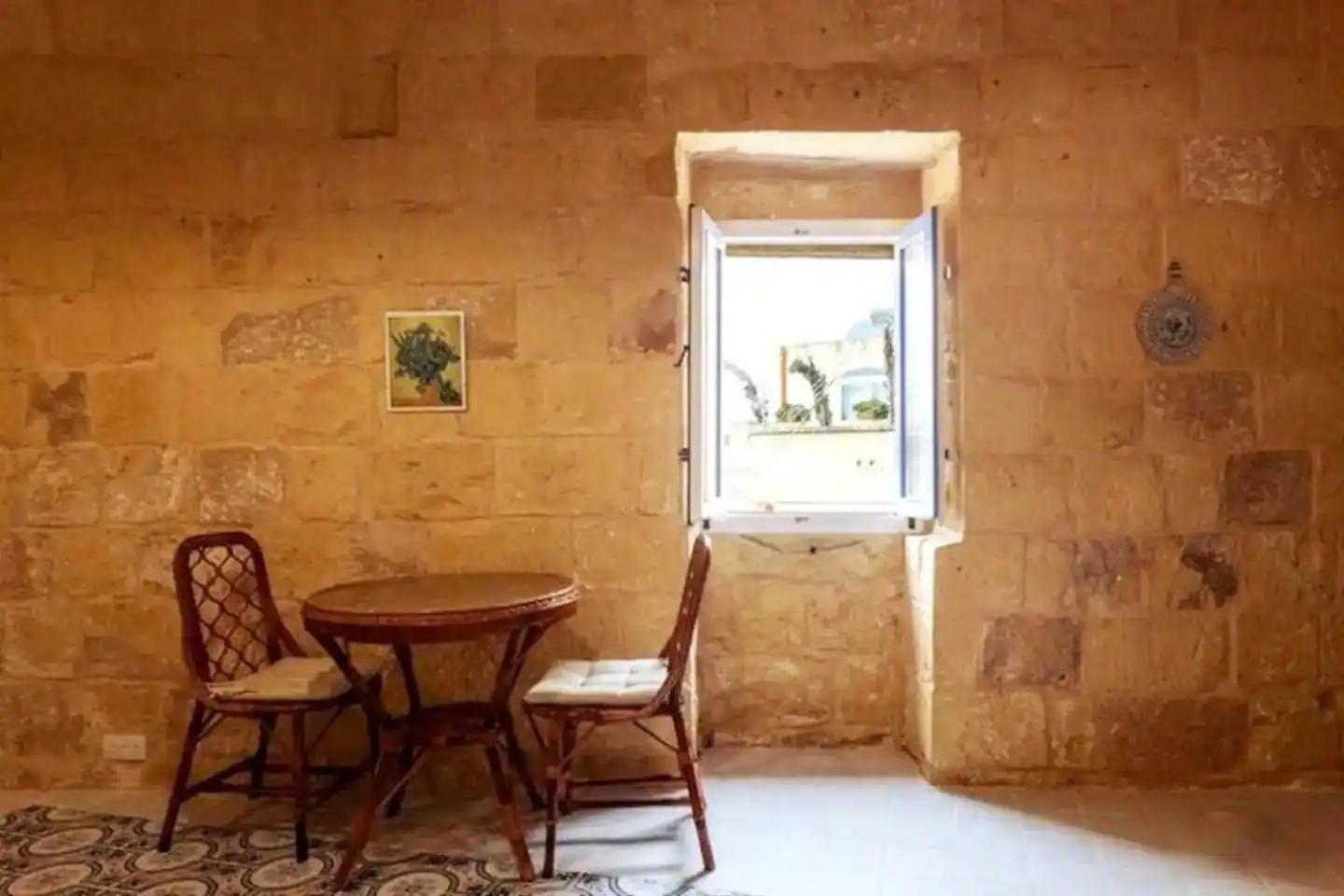 Historic Hideaways - 900 Year Old Converted Studios Виктория Екстериор снимка