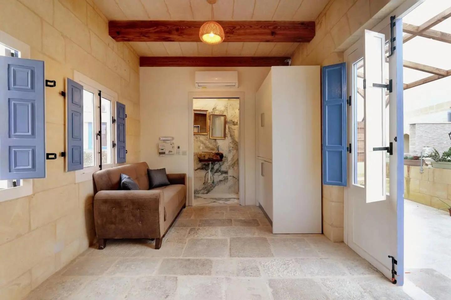 Historic Hideaways - 900 Year Old Converted Studios Виктория Екстериор снимка