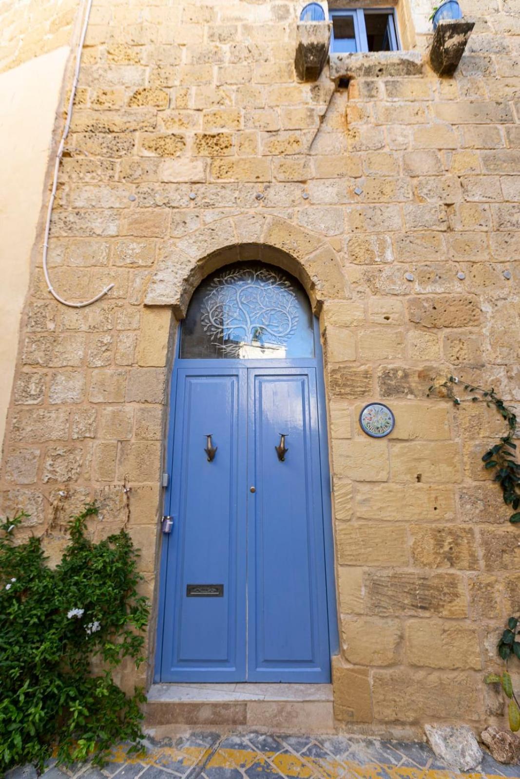 Historic Hideaways - 900 Year Old Converted Studios Виктория Екстериор снимка